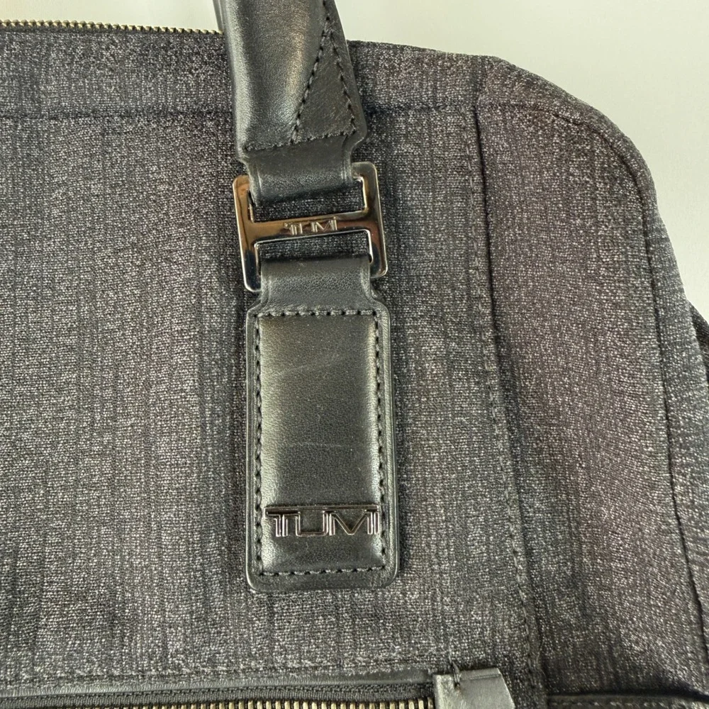 Tumi Beacon Hill Smith Jetsetter Bag Mens L Grey Black Leather Briefcase 68550SL